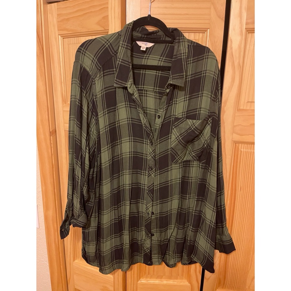 Plus-size Flannel! Olive Green and Black Button up!